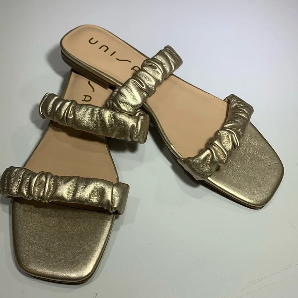 Unisa flats size 10